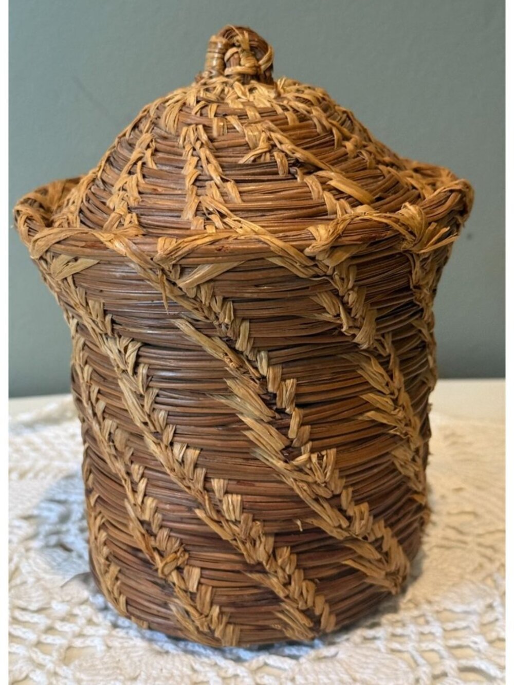 Vintage Handwoven Pine Straw Basket with Lid Rustic Handmade Storage Basket
